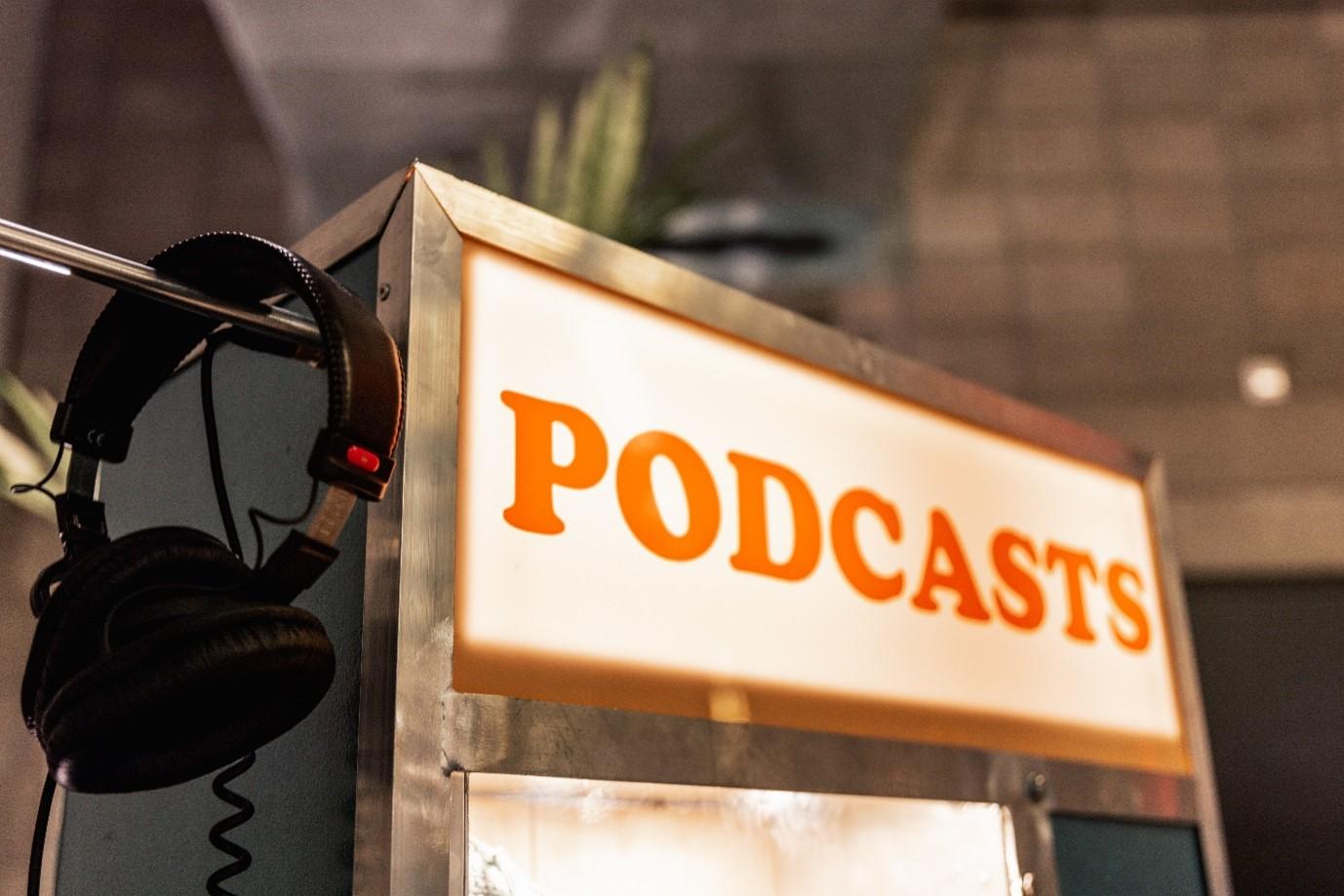 Podcastinstallatie met hoofdtelefoon